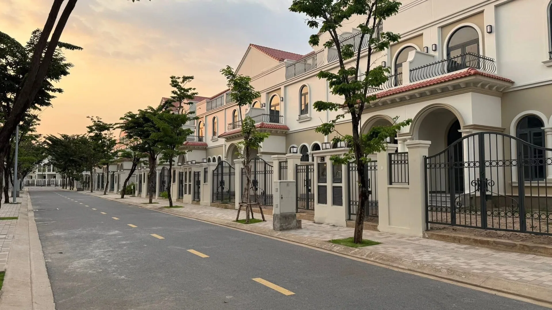 Bán nhà phố NA.T11-6 diện tích 8x20m giá đầu tư 10.7 tỷ sở hữu mặt tiền rộng thông thoáng